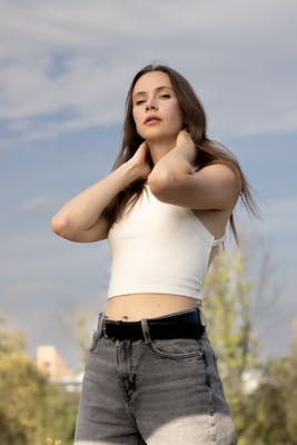 Laura, 24