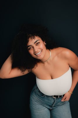 Anna, 26