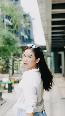 Sarah, 31