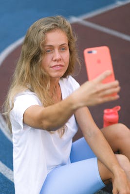 Anna, 26
