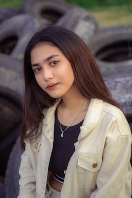 Laura, 24