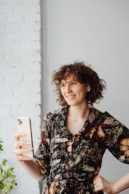 Laura, 24