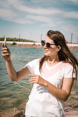 Anna, 26